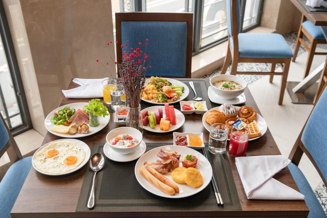 Gold Plaza Hotel Дананг Екстериор снимка